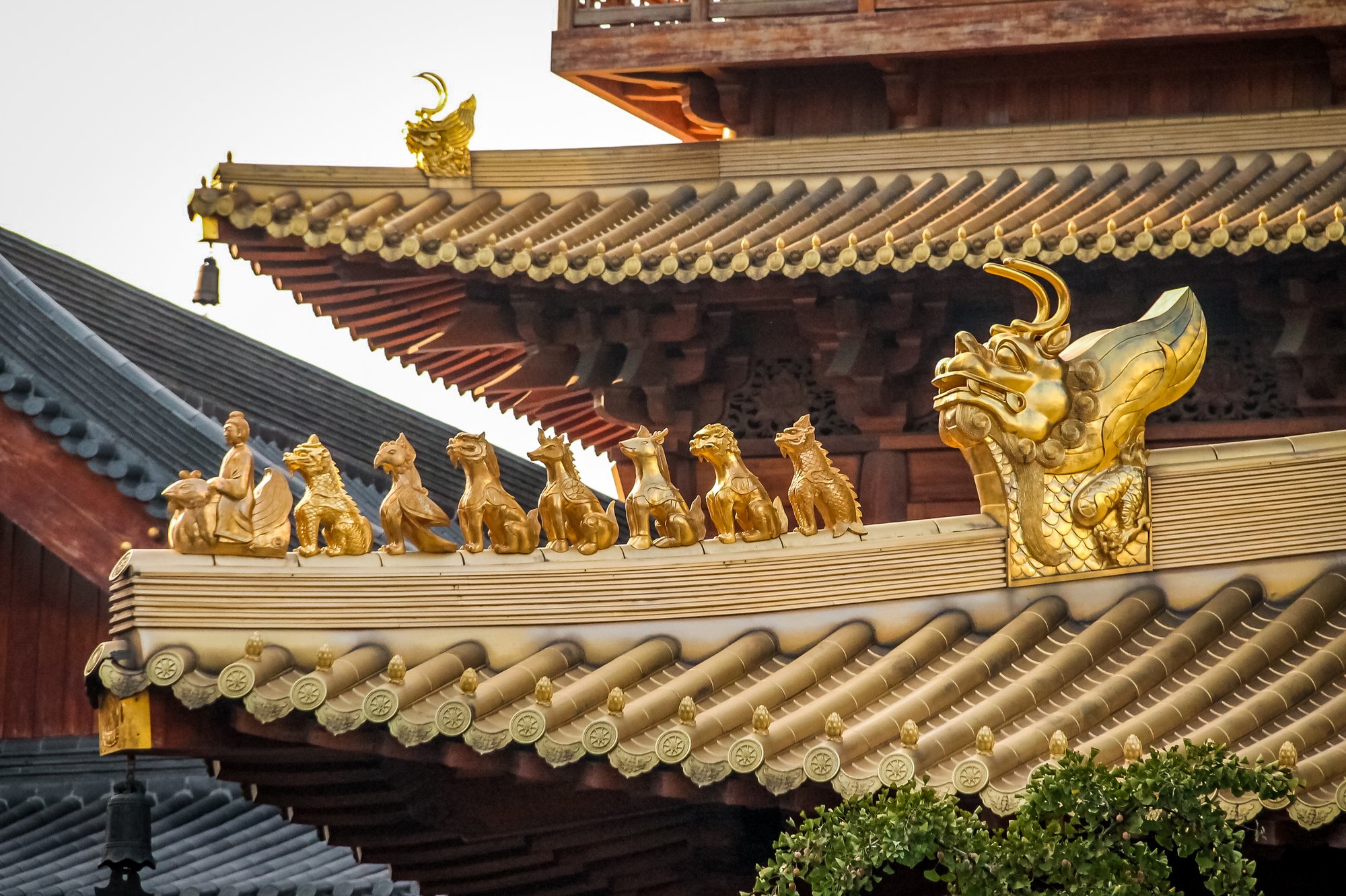 details-of-roof-on-buddhist-jing-an-tranquility-te-2023-11-27-05-35-07-utc