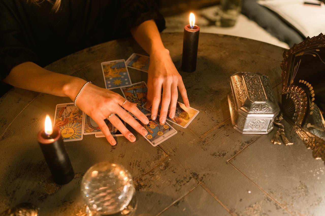 kalkulator-tarot-gratis-pexels-anastasia-shuraeva-6014326